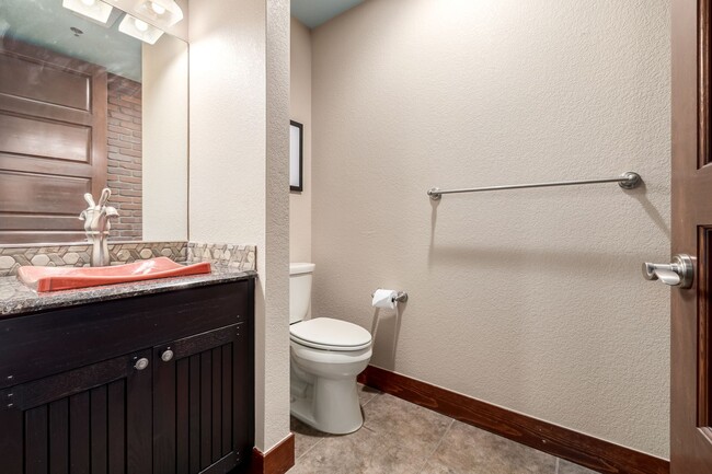 Building Photo - Luxury Furnished Old Town Condo – Modern Elegance in the Heart of Fort Collins