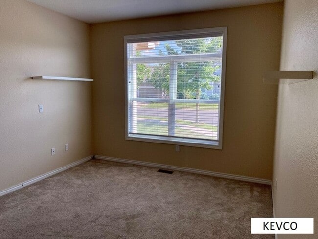 Building Photo - Amazing Three Bedroom Home With Office Space