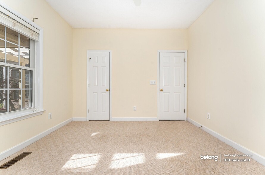 Building Photo - 4332 Southern Oak Dr