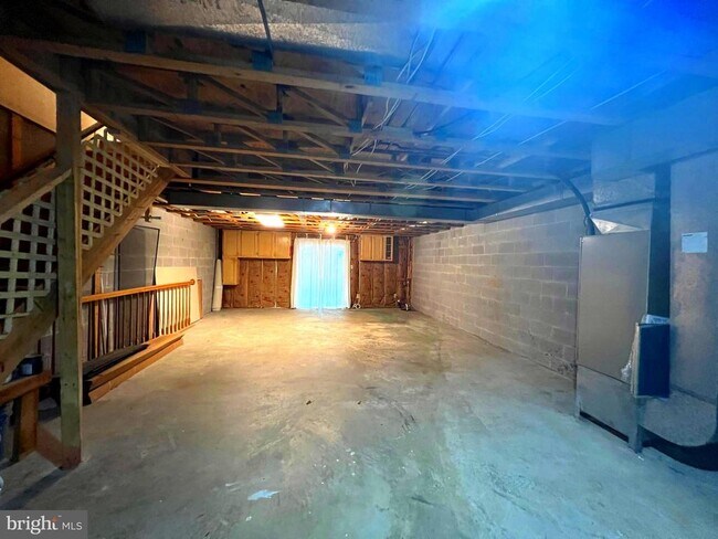 Building Photo - 1221 Kirby Cir