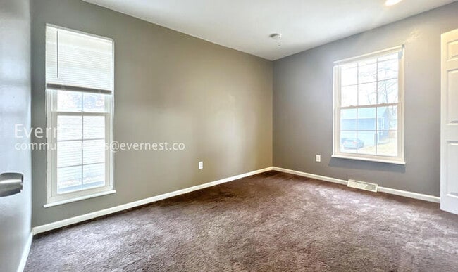 Building Photo - 309 SW Richwood Ln