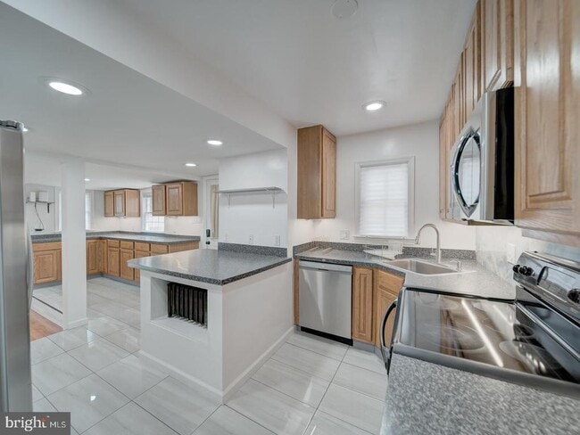 Building Photo - 6625 Harrison Ln
