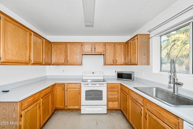 Building Photo - 17707 E Karsten Dr