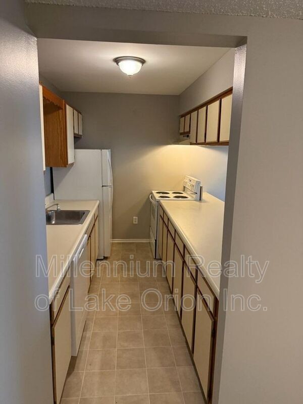 Building Photo - 25 Louck St