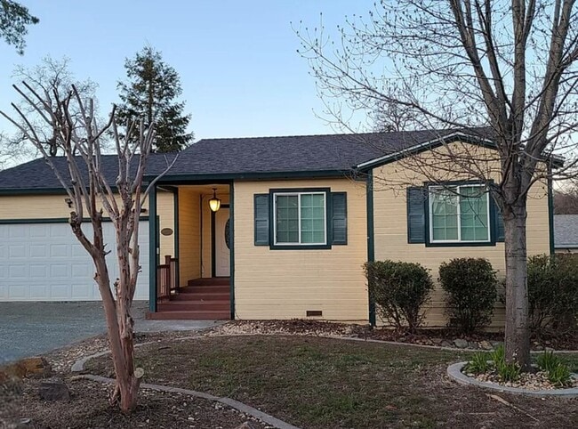 Primary Photo - Cozy home in Shasta Lake