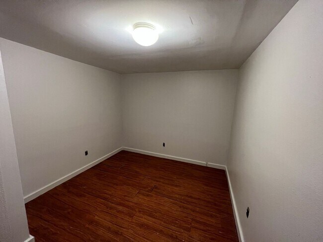 Building Photo - 4306 NE 45th Terrace