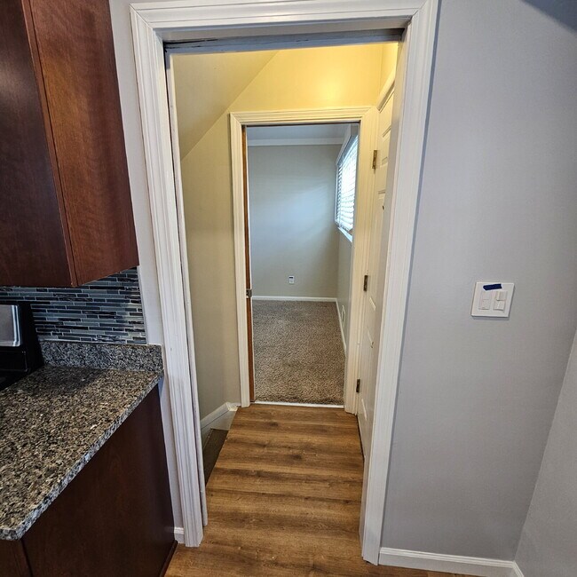 Building Photo - Updated 3 Bedroom w/ Granite, updated cabinets + Stainless Appliances in Kitchen – 1.5 Bath, Semi...