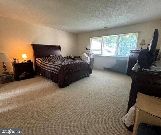 Building Photo - 514 Sayre Dr