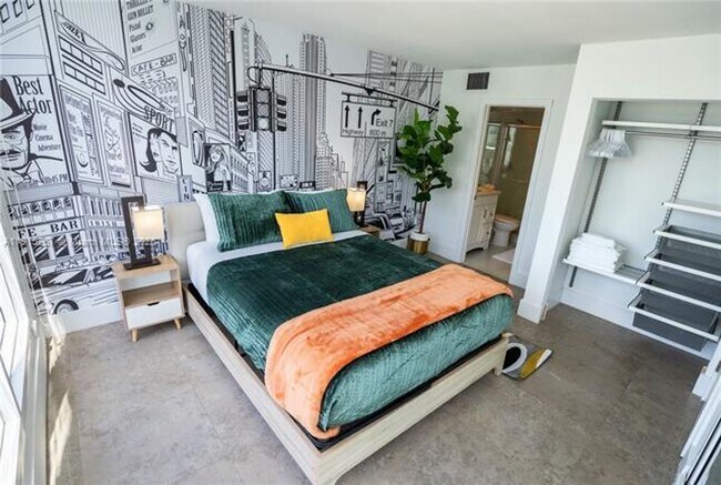 Building Photo - 1717 N Bayshore Dr