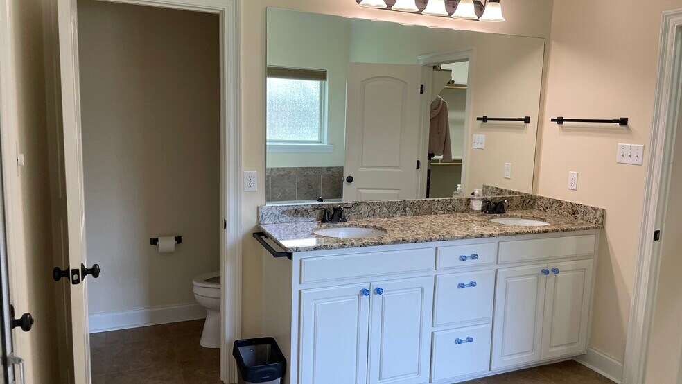 Building Photo - 20175 Kingland Dr