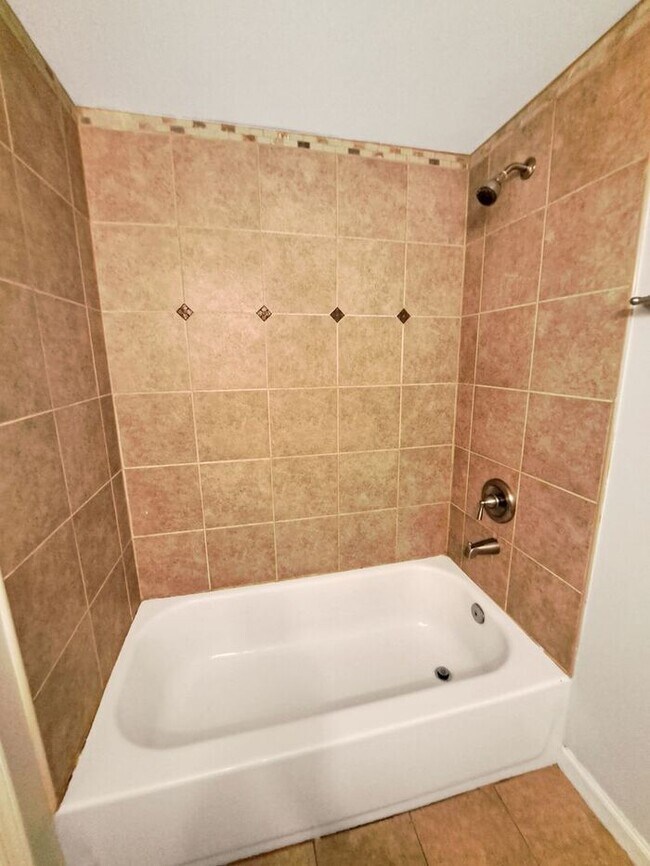 Building Photo - Coming Soon! Attractive Mid Century Modern...