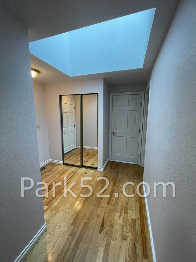 Building Photo - 2801 N Narrows Dr