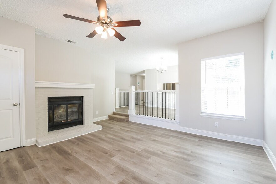 Building Photo - 17704 E Bellewood Dr