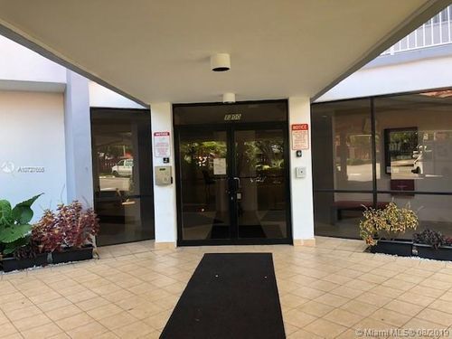 Building Photo - 1300 NE Miami Gardens Dr