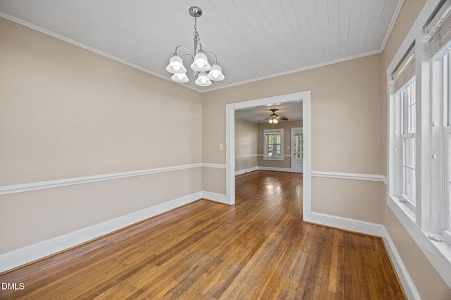 Building Photo - 302 W Main St