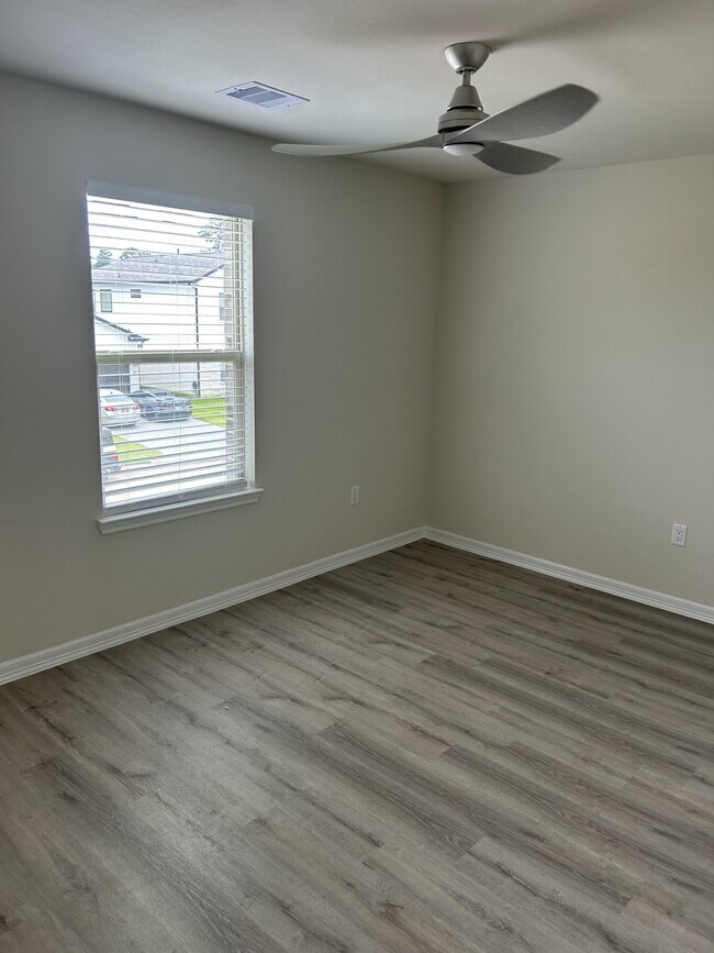 Building Photo - 9650 Champion Heavens Dr