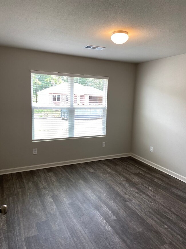 Building Photo - *Pre-leasing* Four Bedroom | Two Bath Home