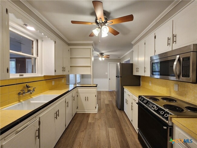 Building Photo - 564 Laurel Ln