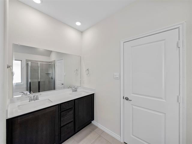 Building Photo - 10505 Breezeway Dr