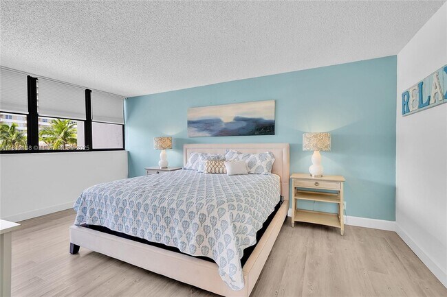 Building Photo - 2049 S Ocean Dr