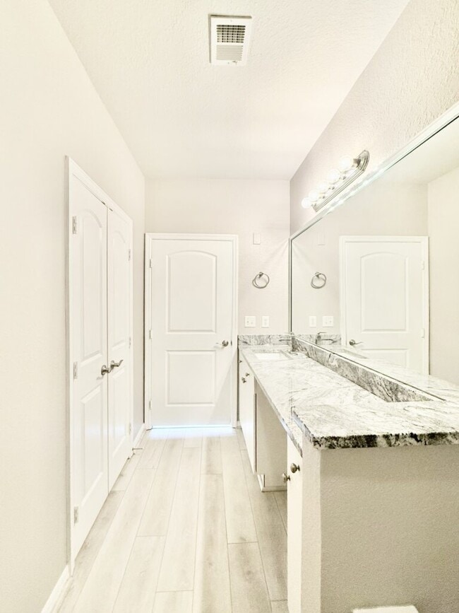 Building Photo - 4221 W Spruce St