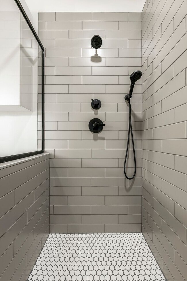 Building Photo - ***949 SE 10th Street***