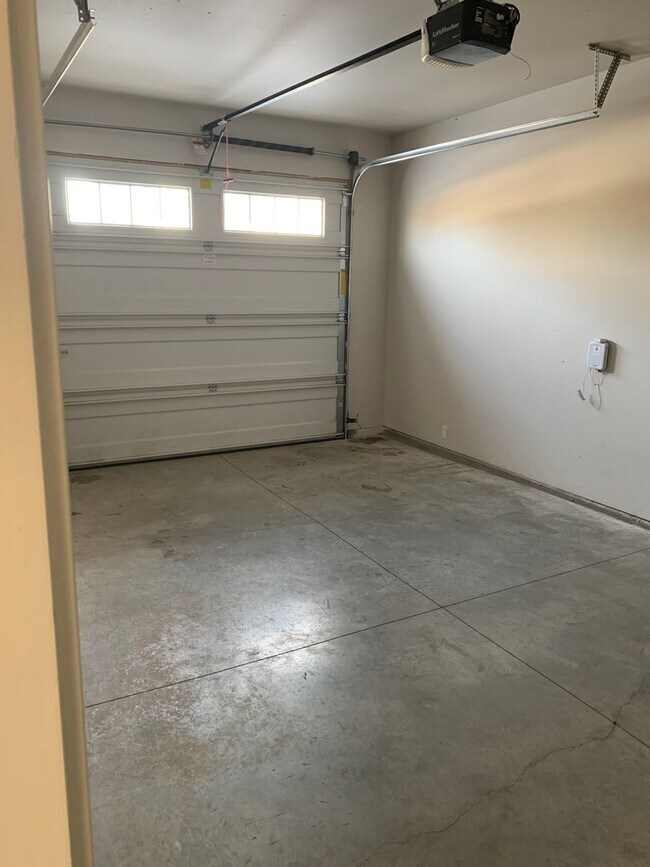 Building Photo - 61565 SE Alstrup Rd