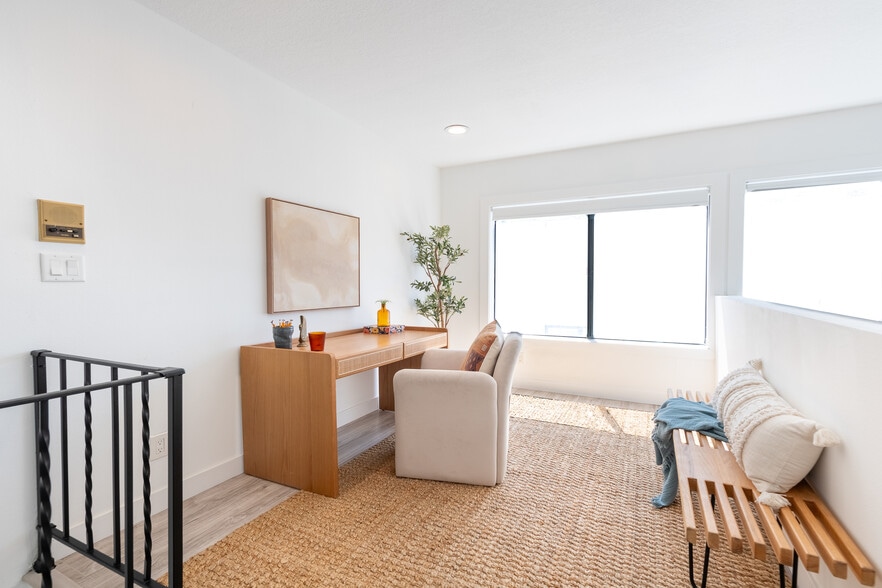 Loft Area in Primary - 839 Larrabee St