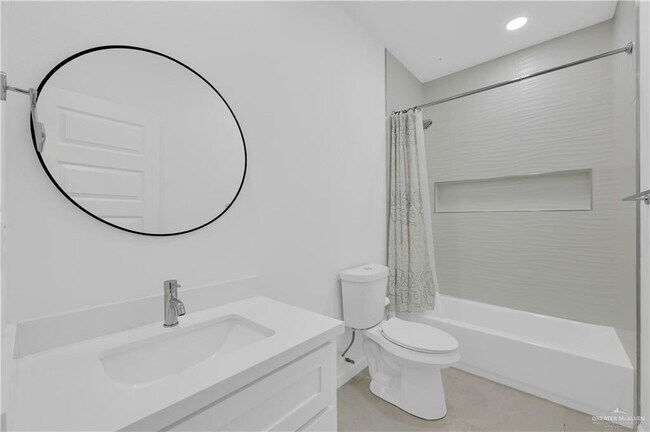 Building Photo - 211 N 28th St