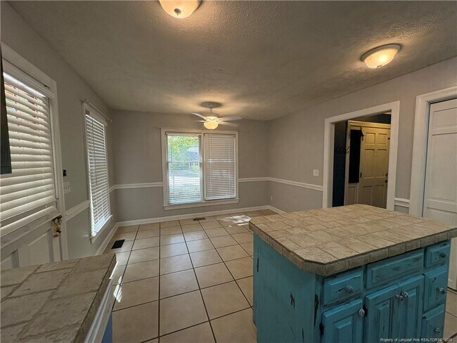 Building Photo - 405 Bannerman Pl