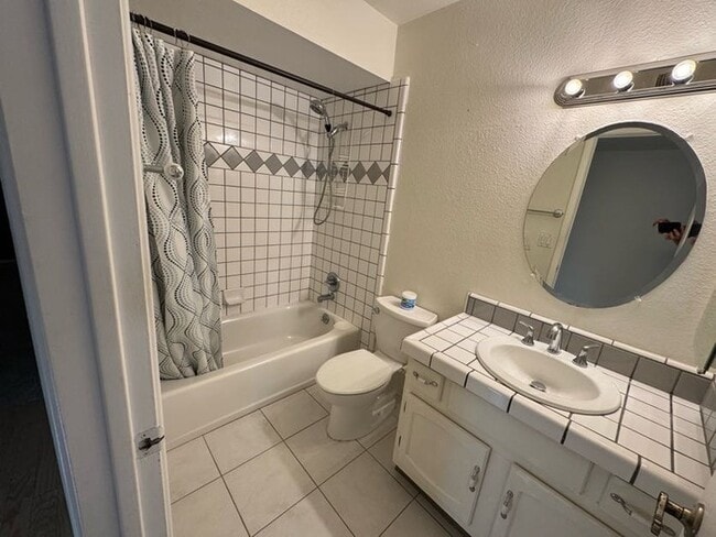 Building Photo - Glendale 4br With Pool