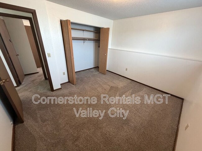 Building Photo - 1063 5th Ave NW