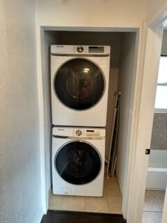 Building Photo - Charming 2-Bedroom Single Family Home with HUGE lot! Available 3/1