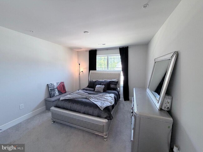 Building Photo - 2835 Bridgewater Dr