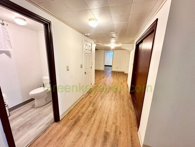Building Photo - 3-Bedroom, 1.5-Bathroom House in Concordia...