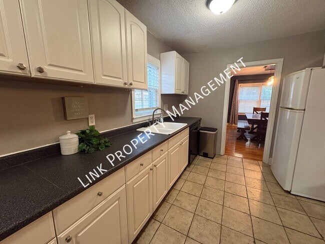 Building Photo - 106 S Germantown Rd