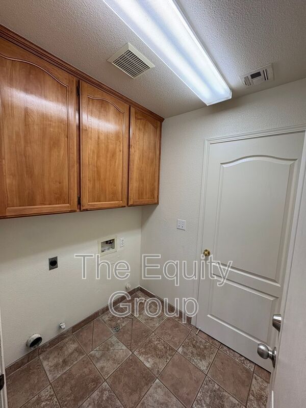 Building Photo - 3432 S Martin Ct