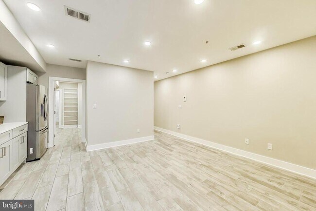 Building Photo - 1444 Harvard St NW