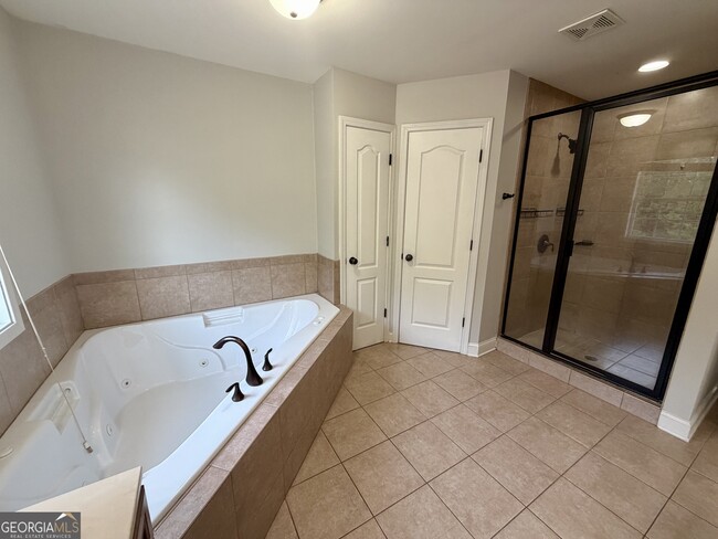 Building Photo - 301 Conway Ct