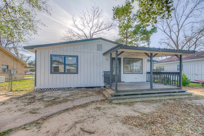 Building Photo - 1606 E Taylor Lake Cir