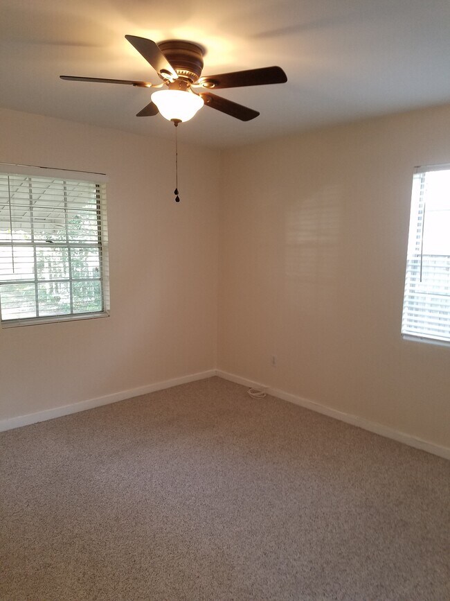 Master bedroom - 3620 S Hesperides St