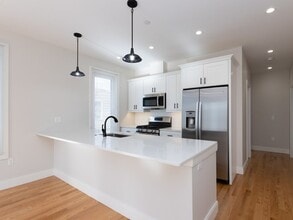 Building Photo - 9 Tovar St