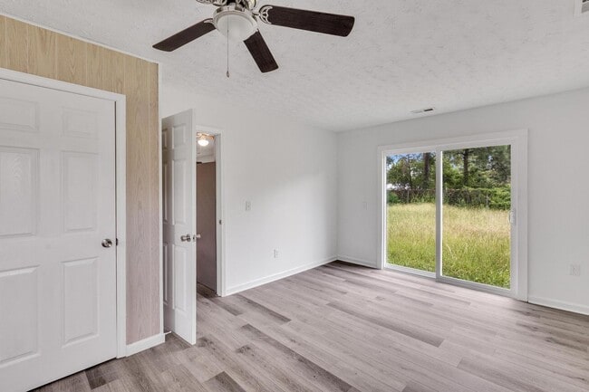 Building Photo - Castle Hayne Home for Rent!
