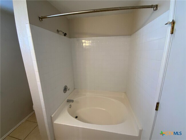 Building Photo - 1719 Bent Oak Dr