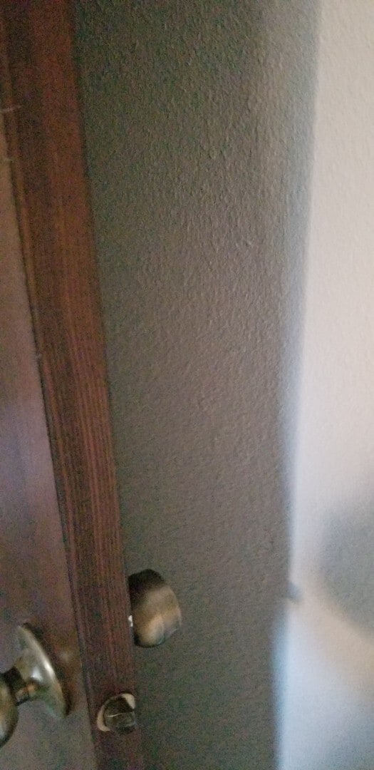 Building Photo - 3 bedroom, 2 bathroom home in well established neighborhood.