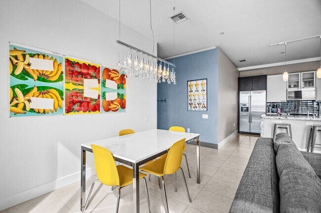 Building Photo - Monthly rental for Season , ( min 4 months)