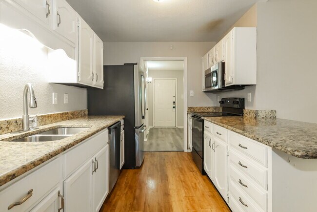 Building Photo - 428 Matterhorn St