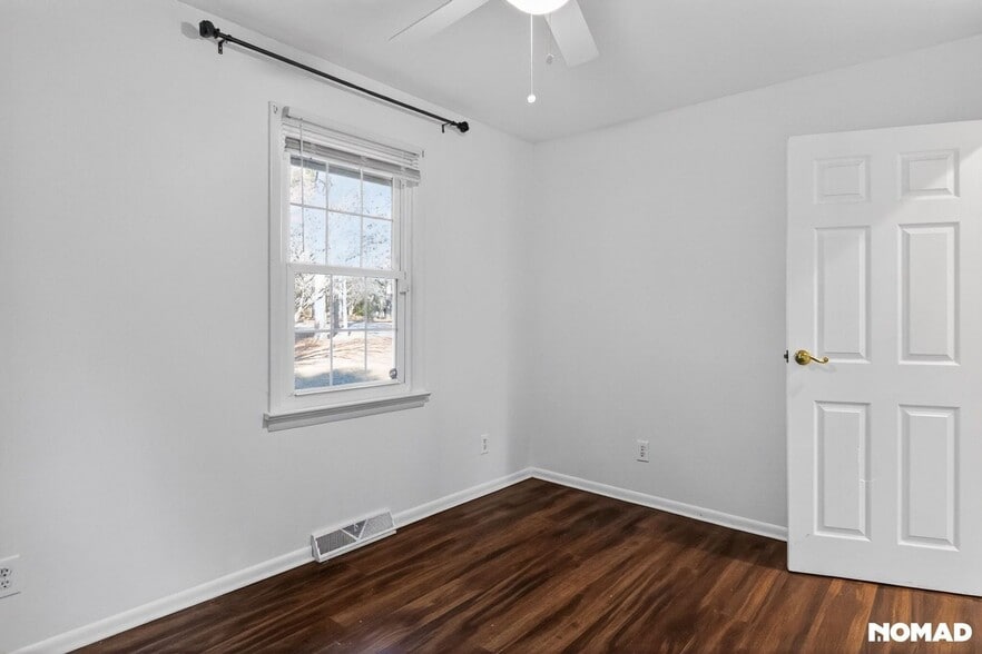 Building Photo - 215 N Pine St