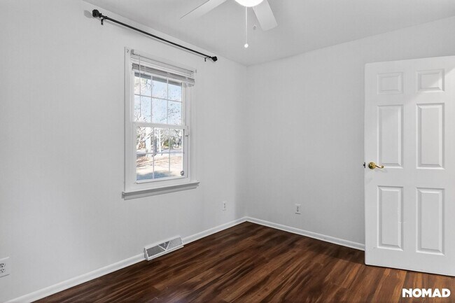 Building Photo - 215 N Pine St