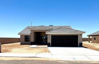 Building Photo - San Luis Corner Lot home with a Large Master Suite - 3 Bed 2 Bath Split Floor Plan